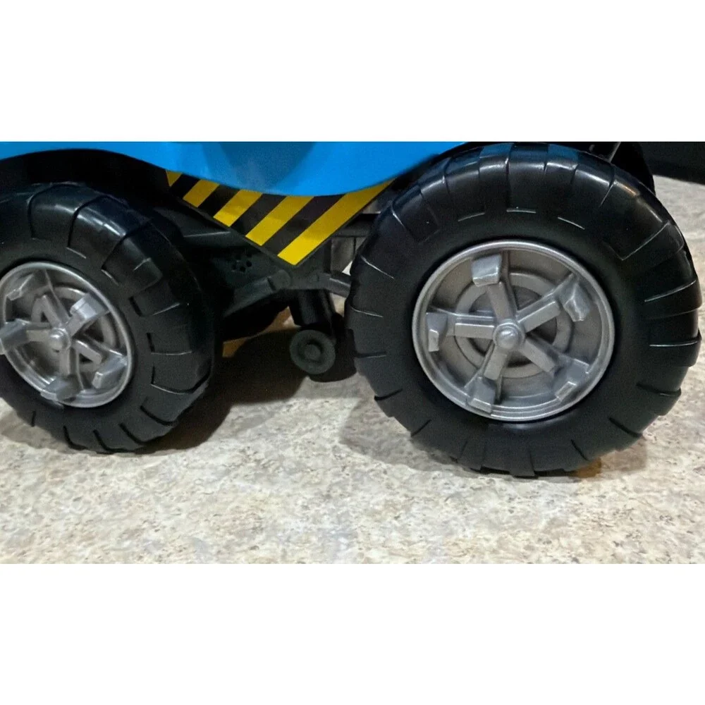 chapmei motorshop shark monster truck-truck and mouth moves-lights & sounds too!